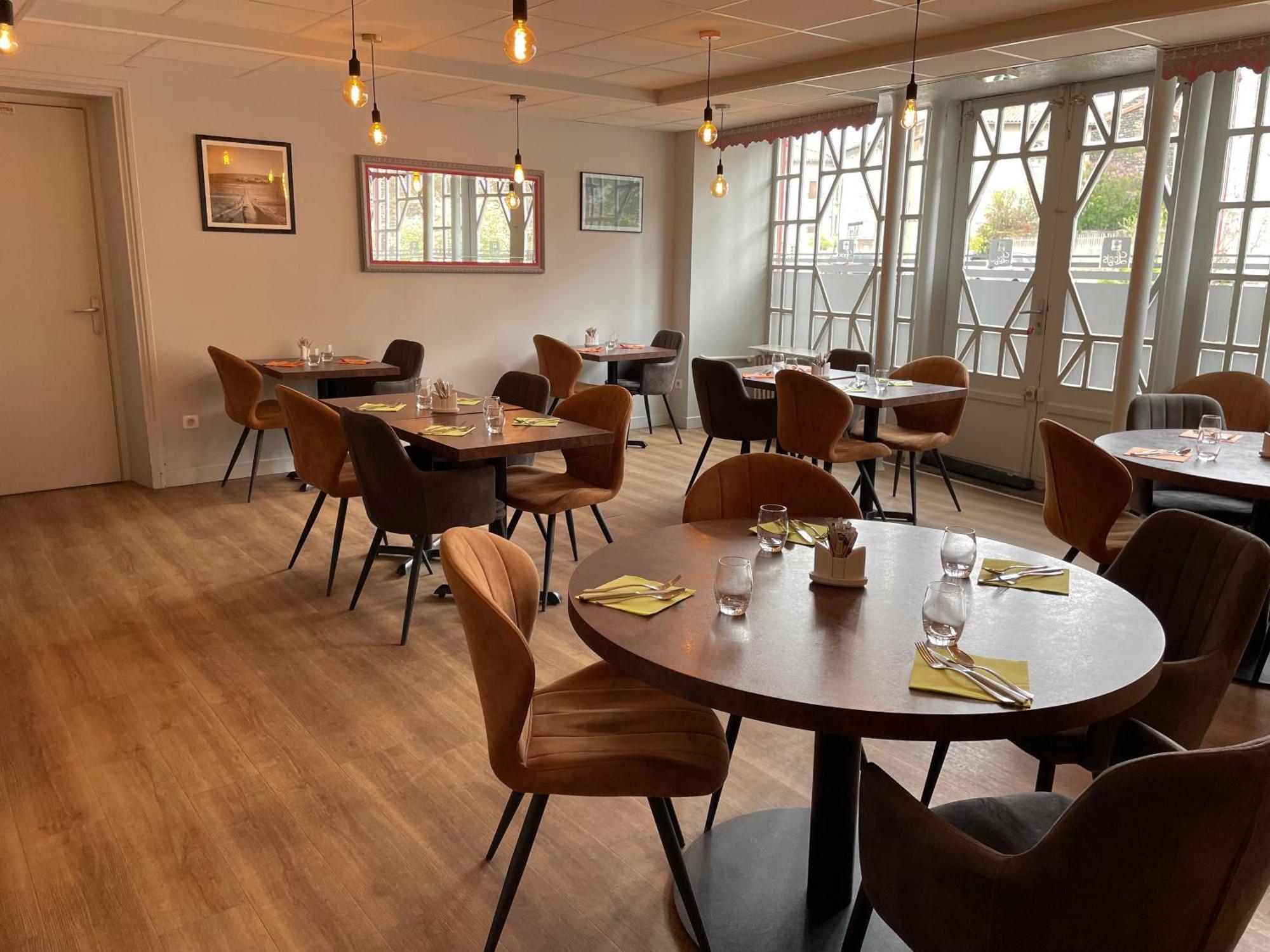 Logis Hotel Restaurant Des Voyageurs Saint-Paulien Εξωτερικό φωτογραφία
